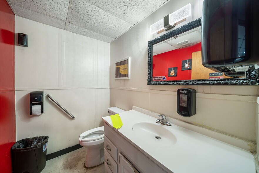 More Photos Of 704 W Conner Ave, Fairland Restaurant For Sale