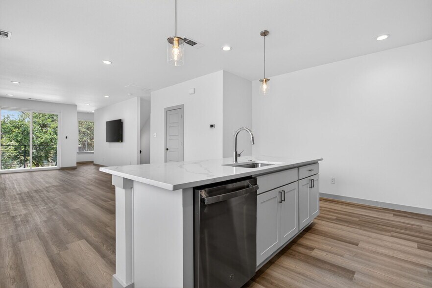 More Photos Of 3133 Cockrell Ave, Fort Worth Apartments For Sale