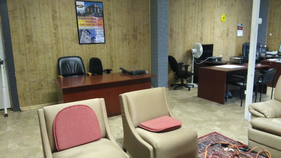 More Photos Of 2222 Cypress Landing Dr, Houston Storefront Retail Office For Sale