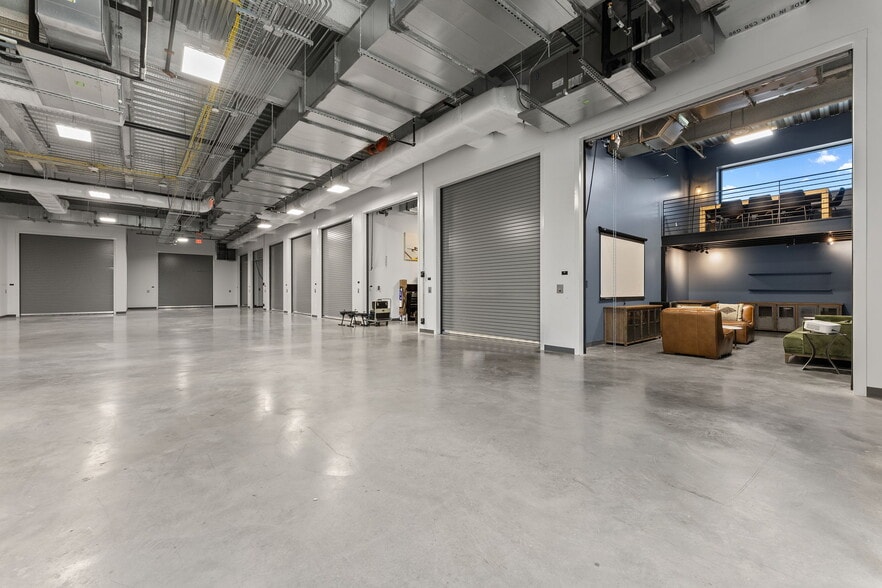 More Photos Of 4229 N FM 620 Hwy, Austin Showroom For Sale