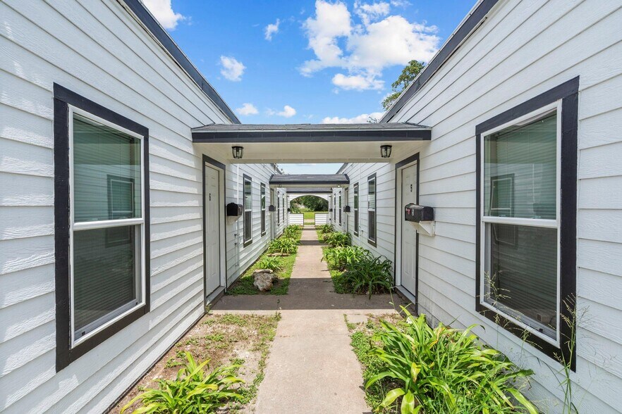 More Photos Of 521 2nd Ave N, Texas City Apartments For Sale