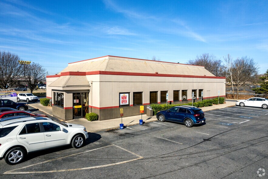 More Photos Of 378 W Plaza Dr, Mooresville Restaurant For Lease