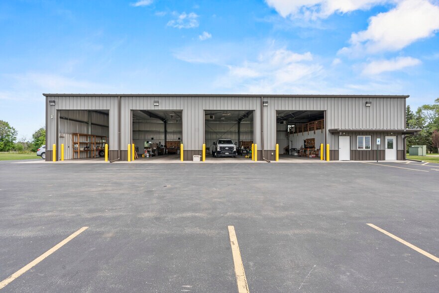 More Photos Of 3160 Fernau ct, Oshkosh Warehouse For Sale