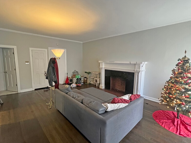 More Photos Of 7661 N Sheridan Rd, Chicago Apartments For Sale