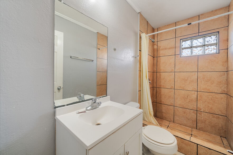 More Photos Of 309 S Fulton Beach Rd, Rockport Hotel For Sale