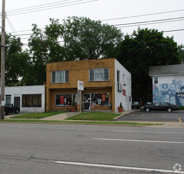 Primary Photo Of 827 W Saginaw St, Lansing Storefront For Sale