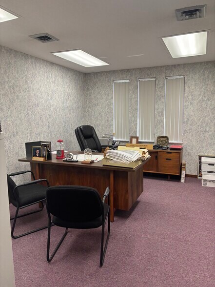 More Photos Of 608 N Wayne Rd, Westland Office For Sale
