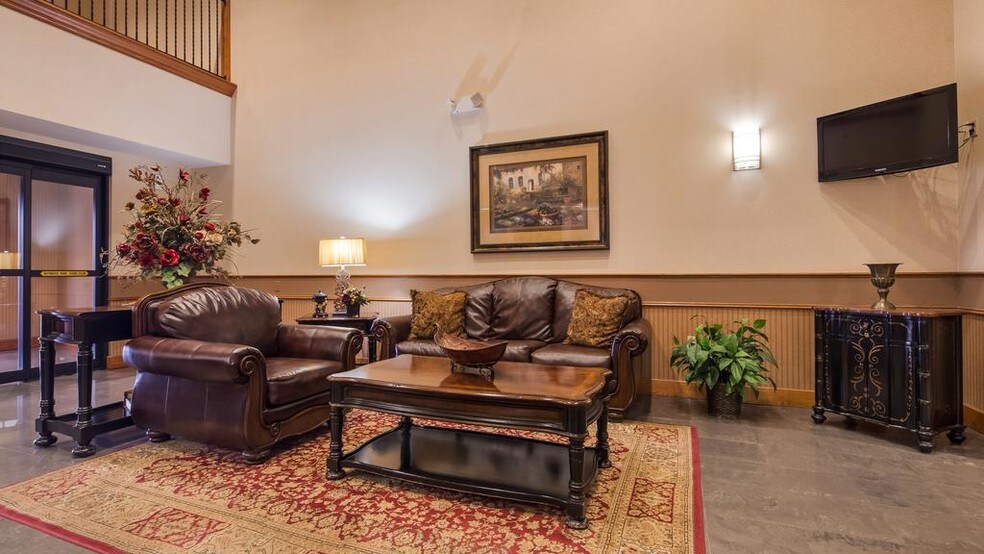 More Photos Of 1525 N Milt Phillips Ave, Seminole Hotel For Sale