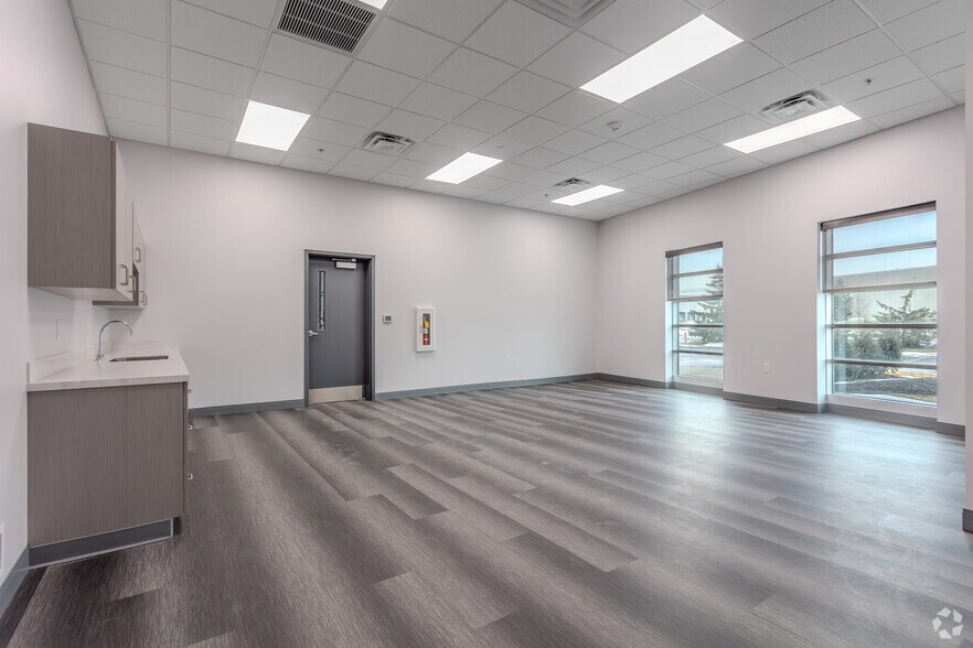 More Photos Of 3400 Southpark Pl, Grove City Warehouse For Lease