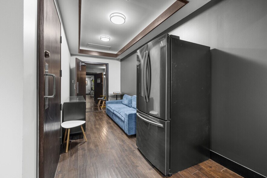 More Photos Of 5739 Tujunga Ave, North Hollywood Movie Radio TVStudio For Sale