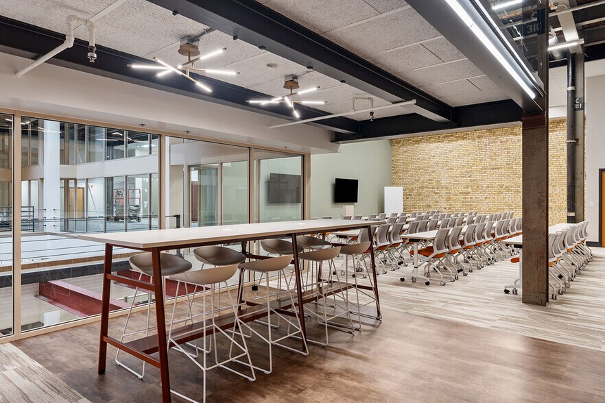 More Photos Of 2550 University Ave W, Saint Paul Unknown For Lease