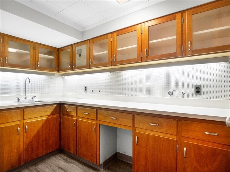 More Photos Of 5973 Walworth Rd, Ontario Medical For Sale