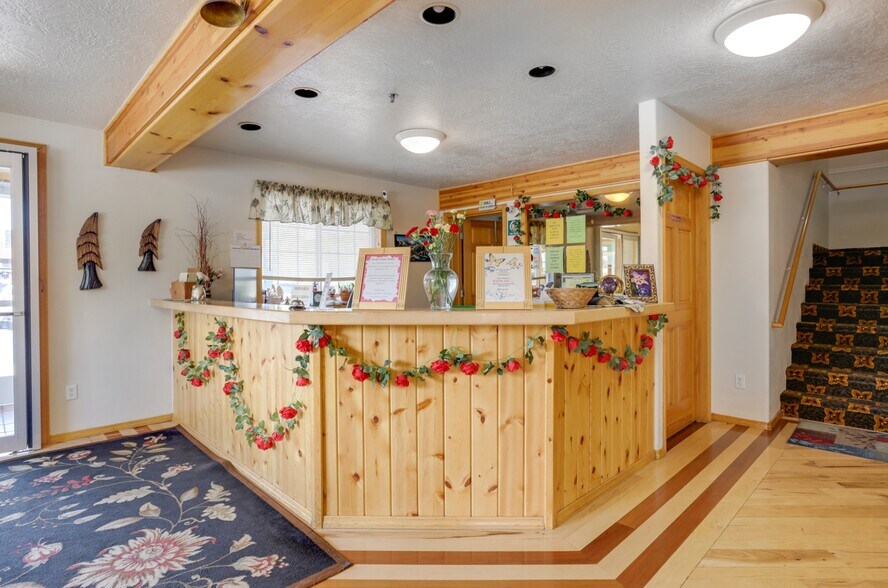 More Photos Of 2019 N Poplar St, Leadville Hotel For Sale