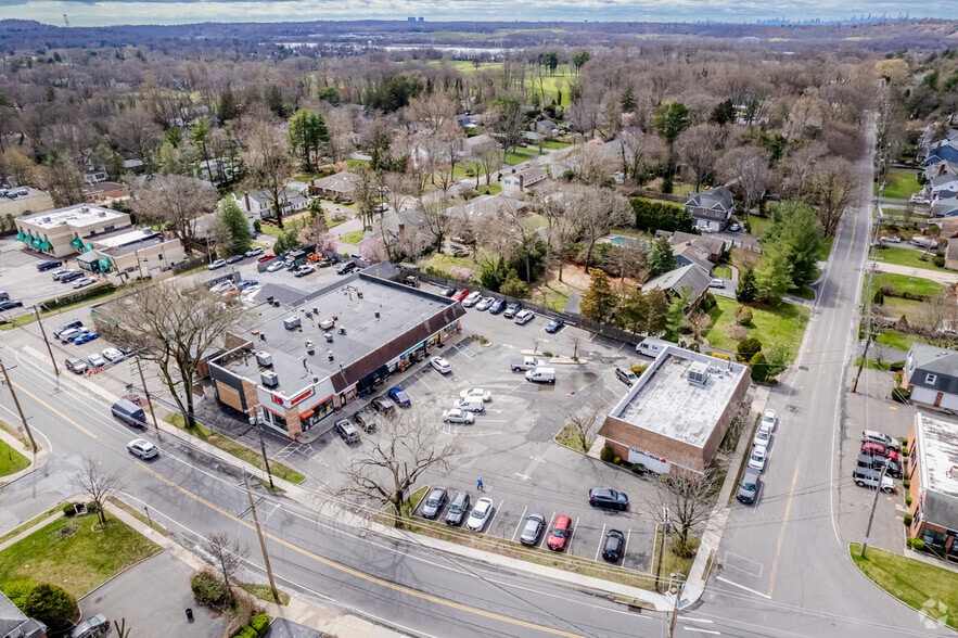 More Photos Of 347 Glen Cove Ave, Sea Cliff General Retail For Lease