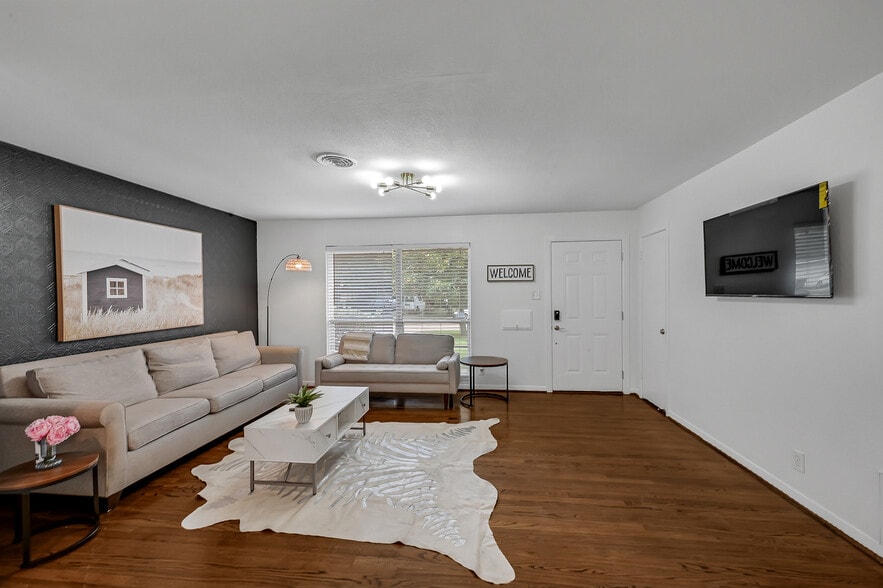 More Photos Of 5415 Carew St, Houston Specialty For Sale