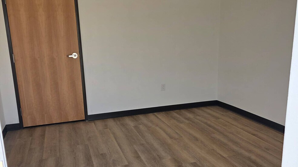 More Photos Of 808A-814 Panther Way, Hewitt Unknown For Lease