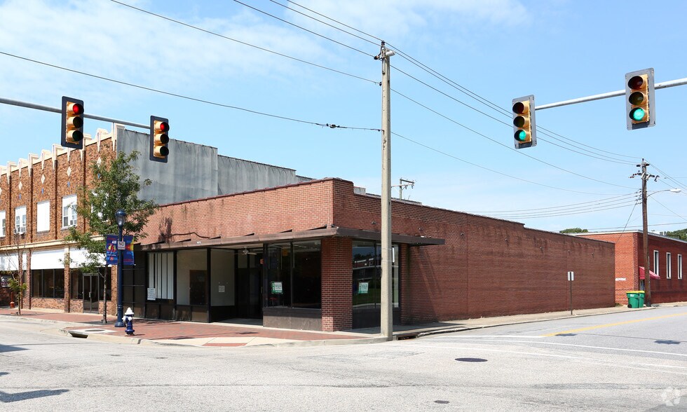 More Photos Of 265 E Broadway Ave, Hopewell Freestanding For Sale