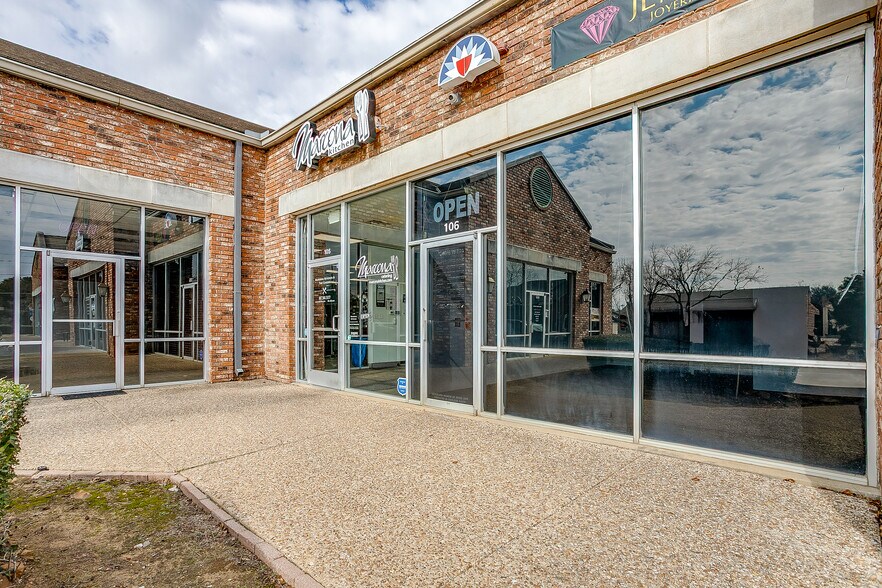 More Photos Of 2430 N Davis Dr, Arlington Freestanding For Lease