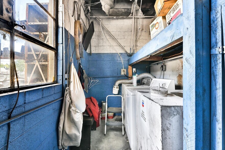 More Photos Of 30 S Latah St, Boise Auto Repair For Sale