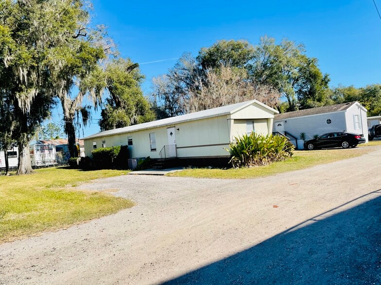 Primary Photo Of 114 Little Pepper Ln, Seffner Manufactured Housing Mobile Home Park For Sale