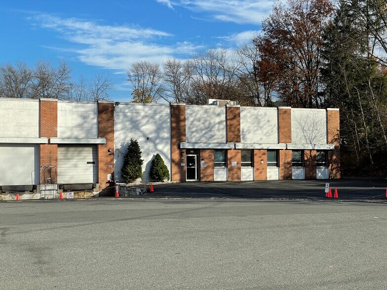 More Photos Of 30 Lafayette Pl, Kenilworth Warehouse For Lease