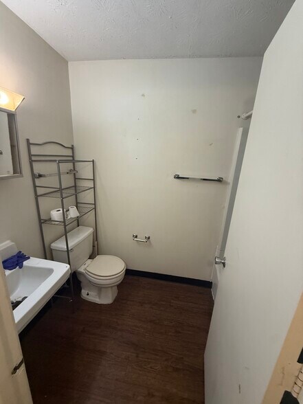 More Photos Of 77 Quail Holw, Inez Apartments For Sale