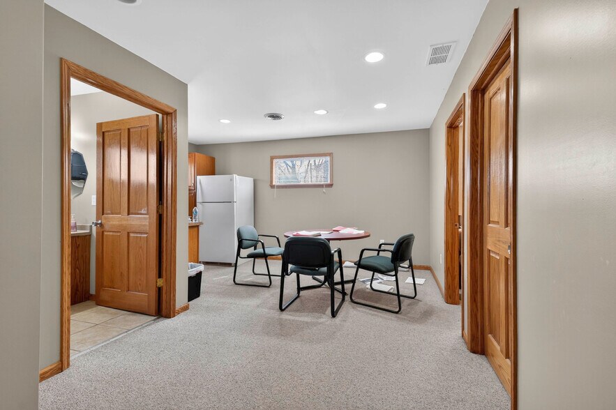 More Photos Of 175 2nd St, Belleville Office For Sale