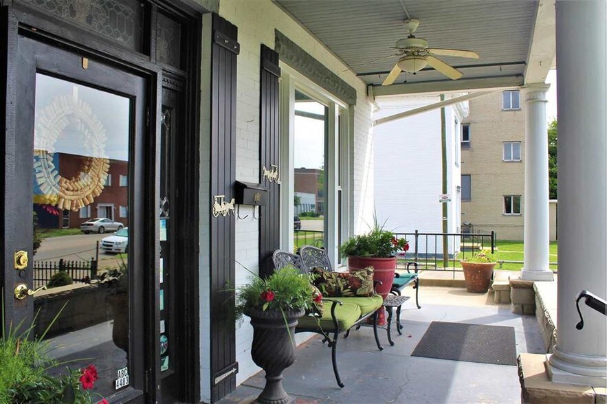 More Photos Of 1208 6th Ave, Huntington Restaurant For Sale