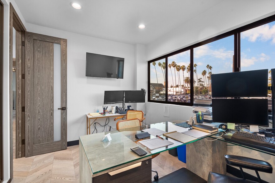 More Photos Of 4041 Wilshire Blvd, Los Angeles Office For Lease