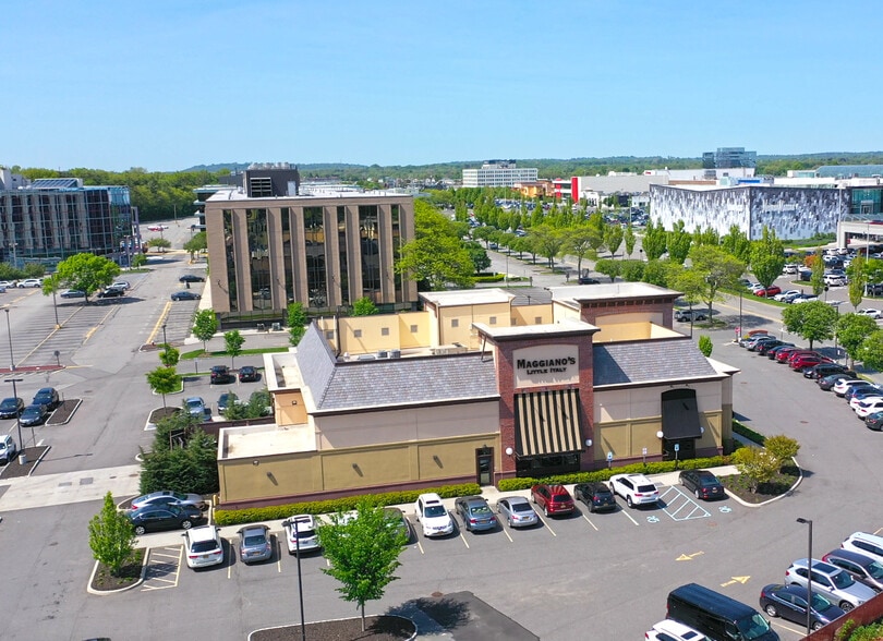 More Photos Of 600 Garden City Plz, Garden City Restaurant For Lease