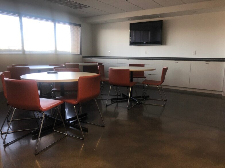 More Photos Of 7900 Tanners Gate Ln, Florence Office For Lease