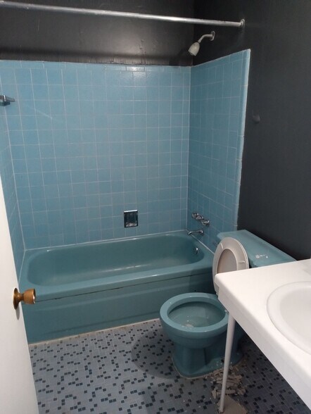 More Photos Of 23600-23650 W 7 Mile Rd, Detroit Apartments For Sale