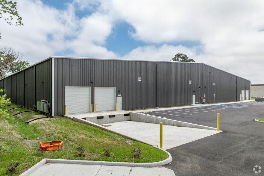 More Photos Of 324 E St, Hampton Industrial For Sale