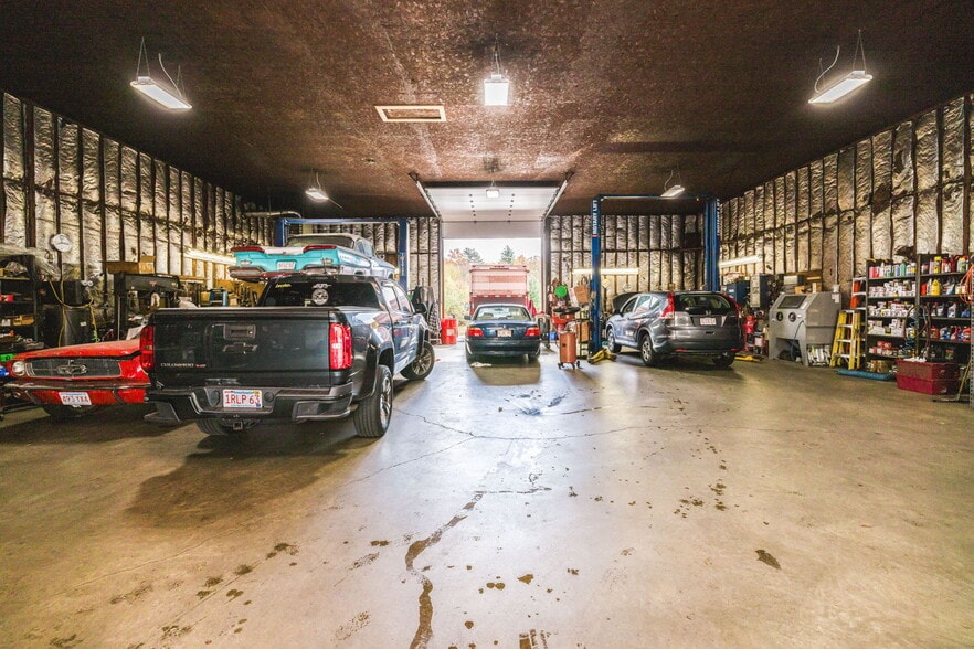 More Photos Of 634 Winthrop St, Taunton Flex For Sale