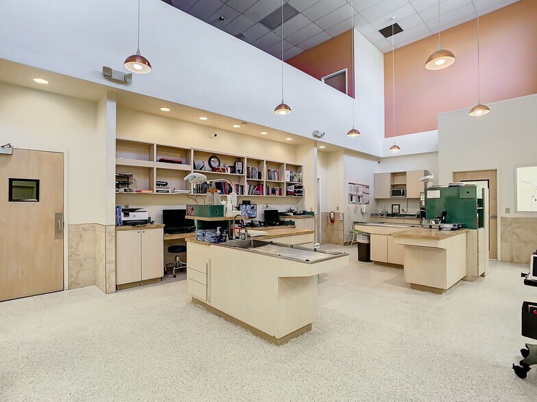 More Photos Of 7313 Lake Underhill Rd, Orlando Freestanding For Sale