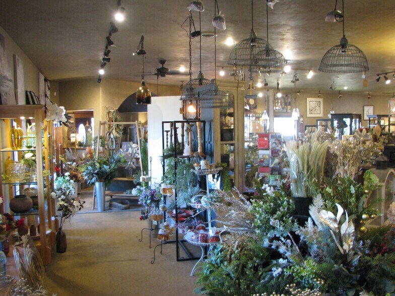 More Photos Of 2071 Central Dr, Green Bay General Retail For Lease