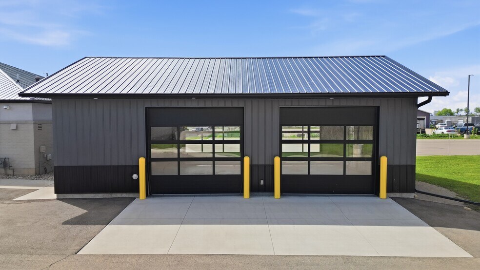 More Photos Of 1010 S 7th St, Rochelle Flex For Sale