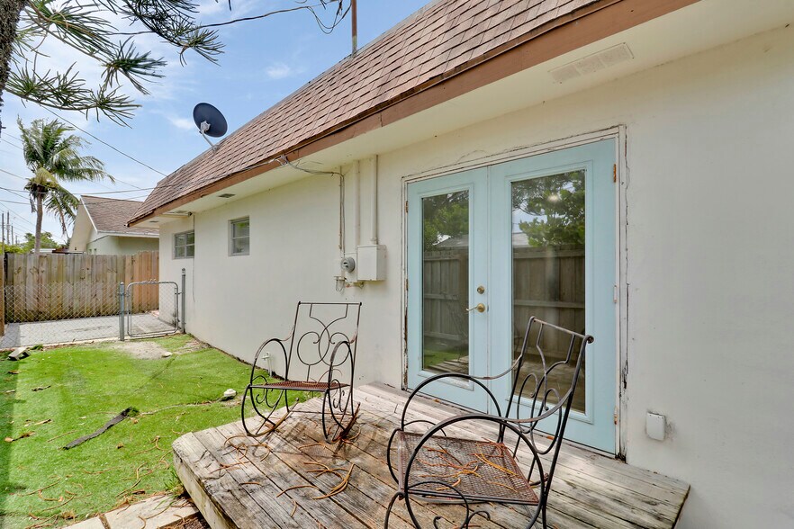 More Photos Of 1426 N Federal Hwy, Lake Worth Beach Office Residential For Lease