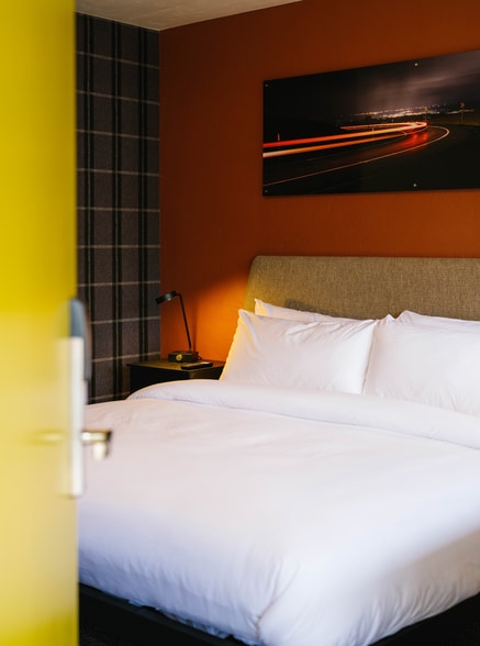 More Photos Of 310 SE Dorion, Pendleton Hotel For Sale