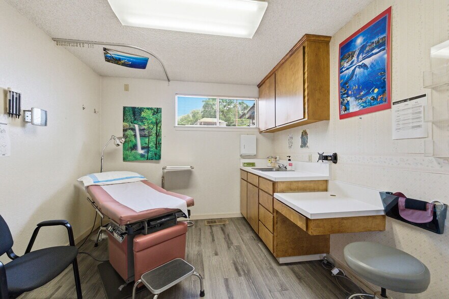 More Photos Of 137 S Shepherd St, Sonora Flex For Sale