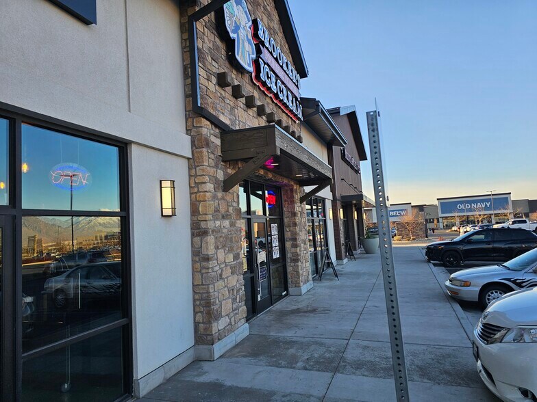 More Photos Of 1287 N Canyon Creek Pky, Spanish Fork General Retail For Lease