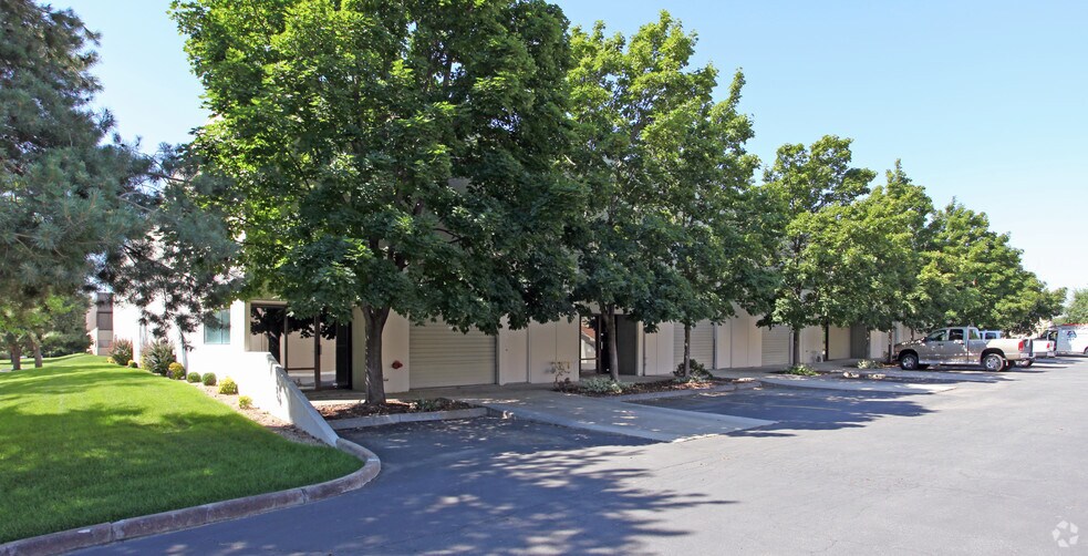 More Photos Of 361-443 Steelhead Way, Boise Warehouse For Lease