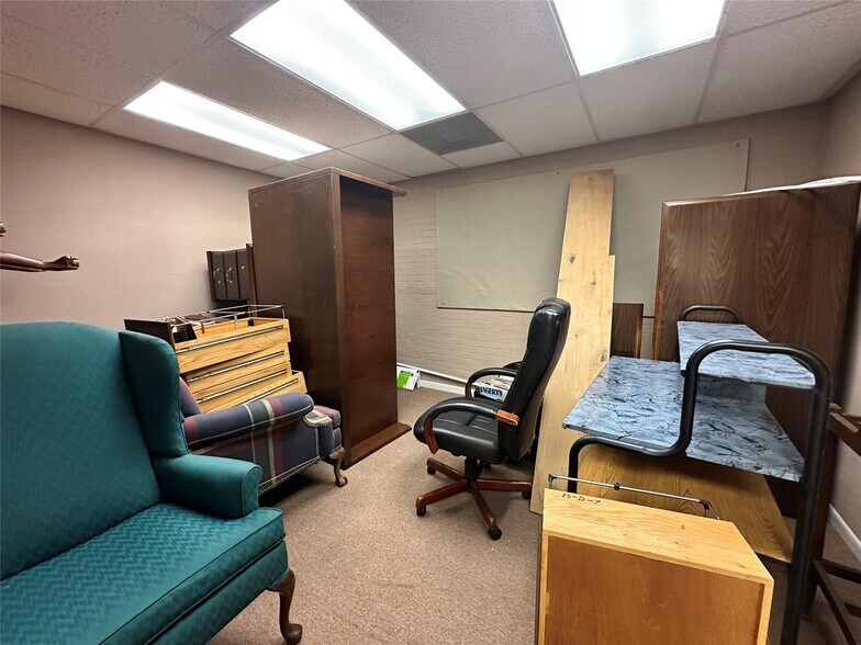 More Photos Of 120 S Charlton St, Woodville Office For Sale