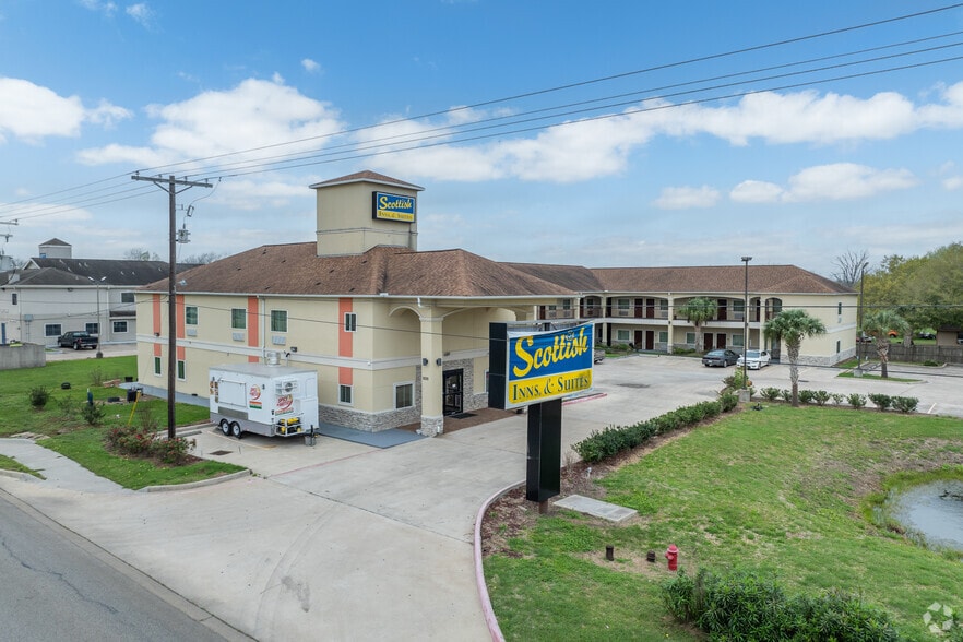 More Photos Of 5525 7th St, Bay City Hotel For Sale