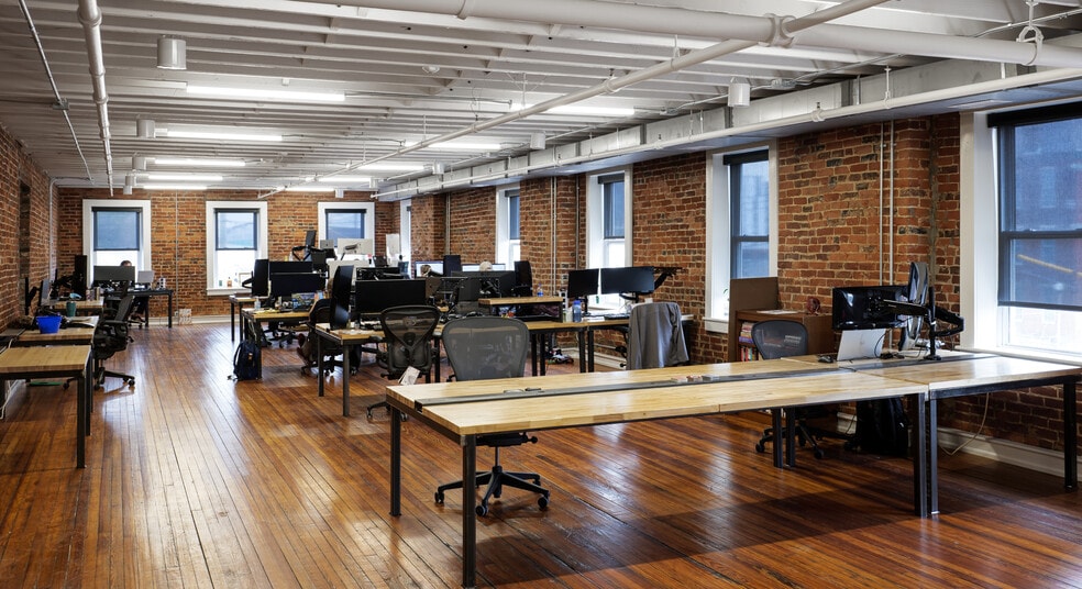 More Photos Of 552 E Market St, Louisville Office For Lease