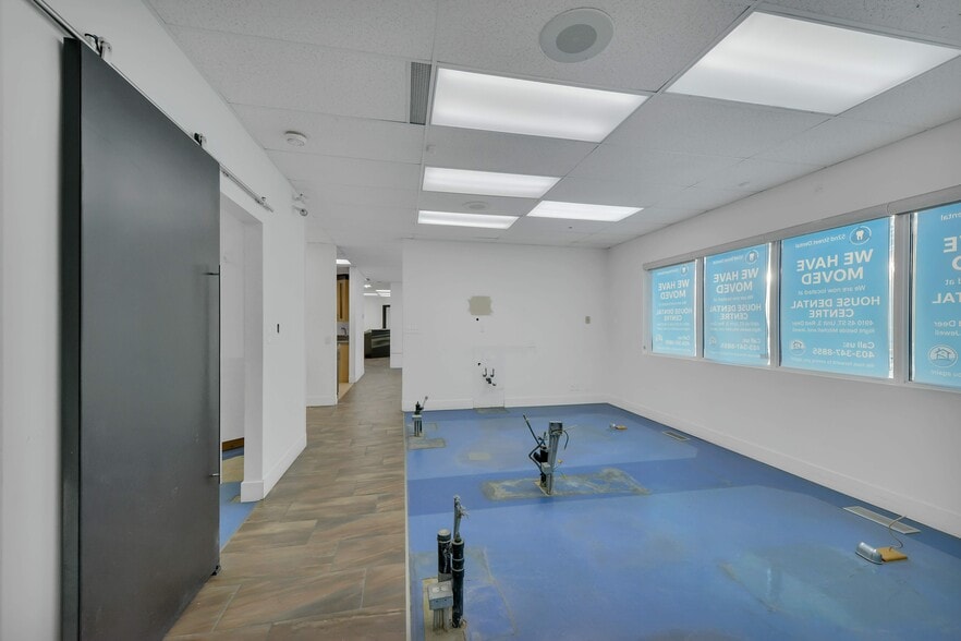 More Photos Of 5116 52 St, Red Deer Storefront Retail Office For Sale