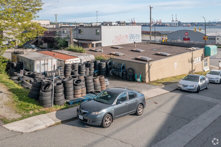 More Photos Of 300 E Esplanade, North Vancouver Service For Sale