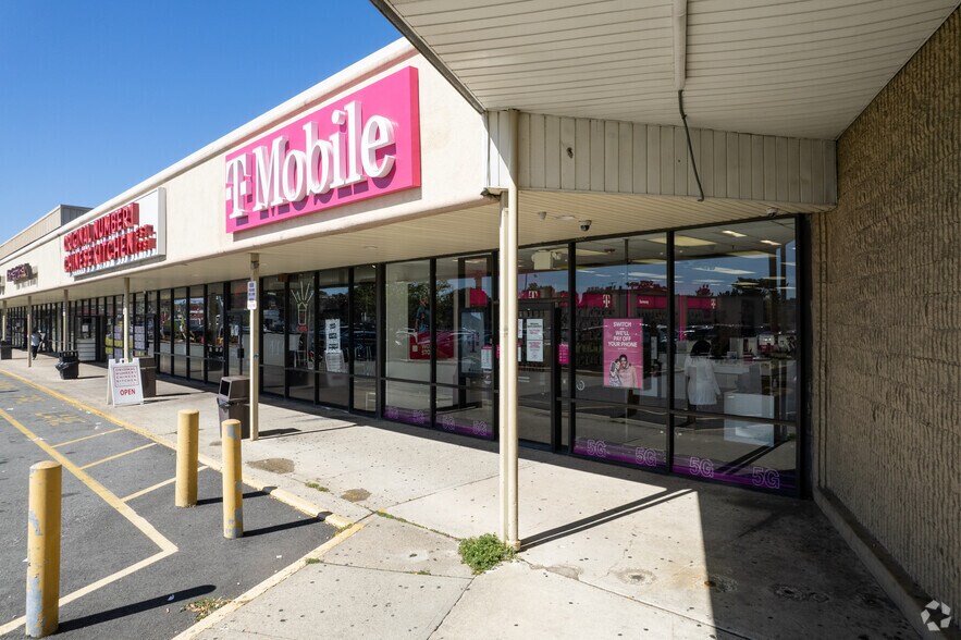 More Photos Of 107-135 Bloomfield Ave, Bloomfield Storefront For Lease