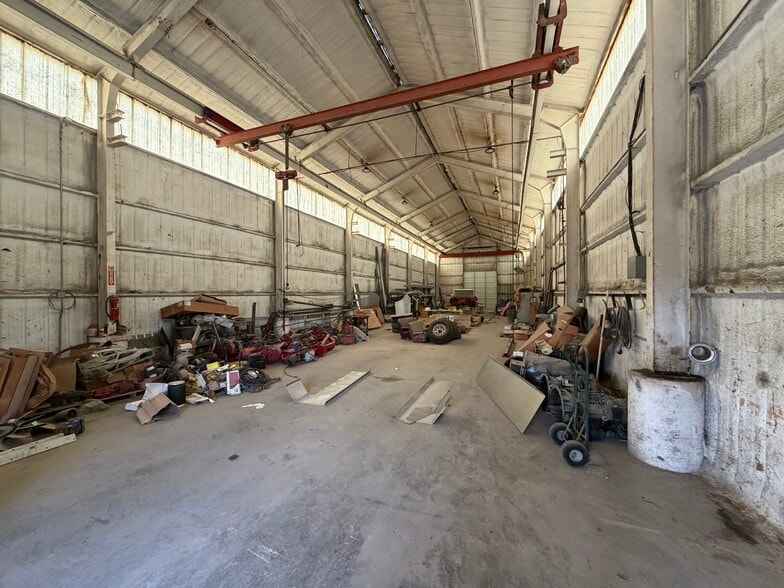 More Photos Of 16121 Highway 114, Justin Warehouse For Lease