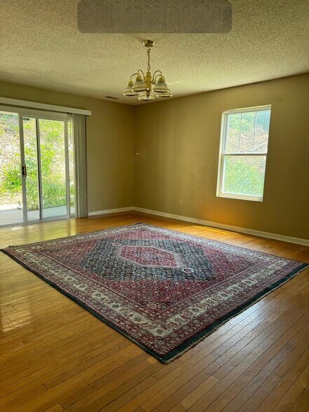 More Photos Of 751 Hunt St, Ashland Apartments For Sale